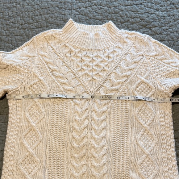 Abercrombie and Fitch Cable Knit Cream Sweater - Picture 5 of 8